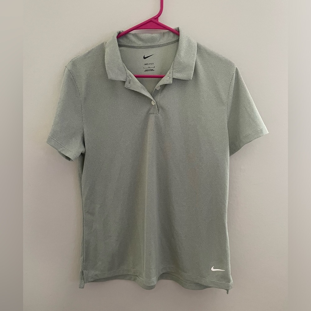 Women’s Nike golf shirt ⛳️